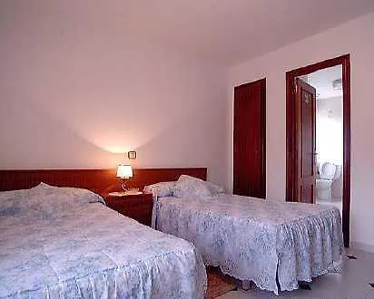 Hotel La Encina Celorio Parking *
