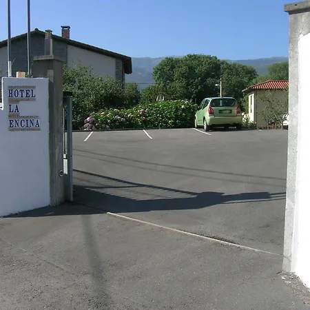La Encina Celorio Parking Hotel *