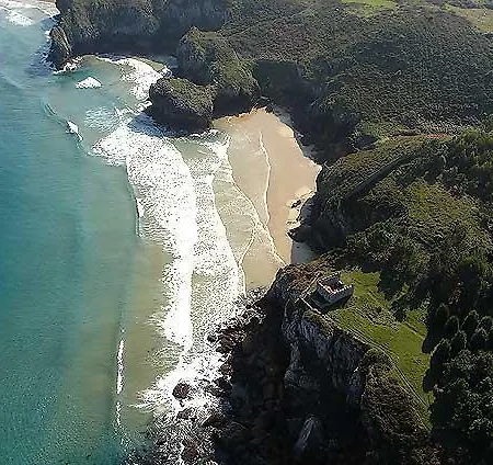 La Encina Celorio Parking * Llanes