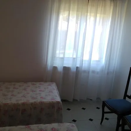 Hotel La Encina Celorio Parking *