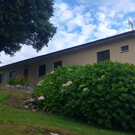 La Encina Celorio Parking * Льянес